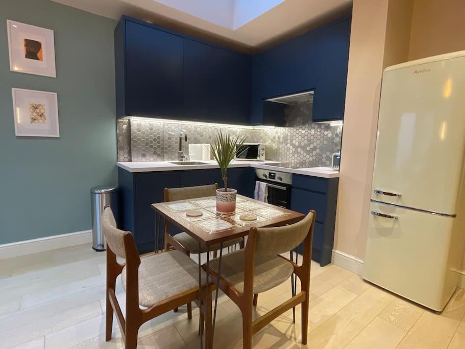 Pillow Menu! 1 Bed Garden Flat Finsbury Park لندن المظهر الخارجي الصورة